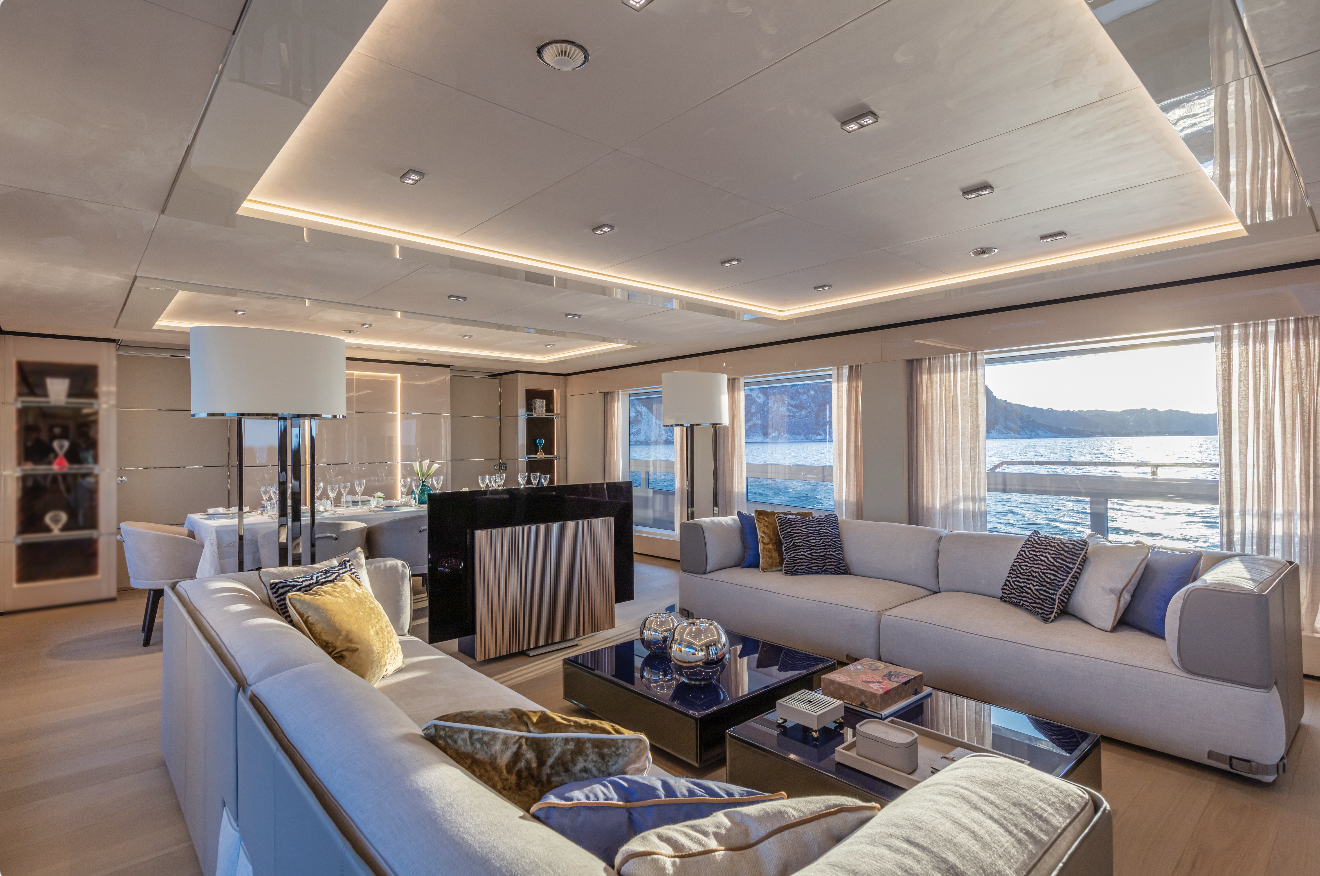 Interno del Columbus Yacht K2