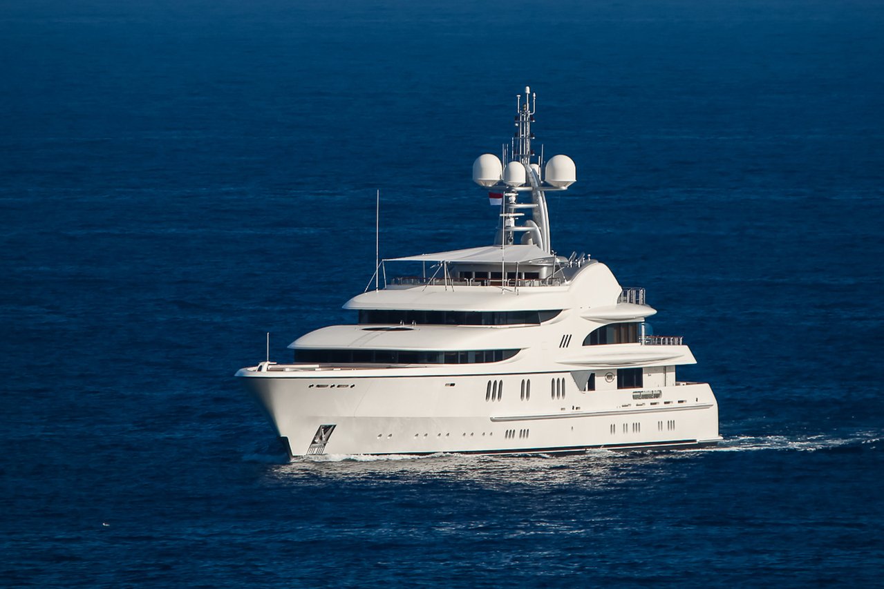 Yate FIREBIRD • Feadship • 2007 • Propietario Desconocido Millonario