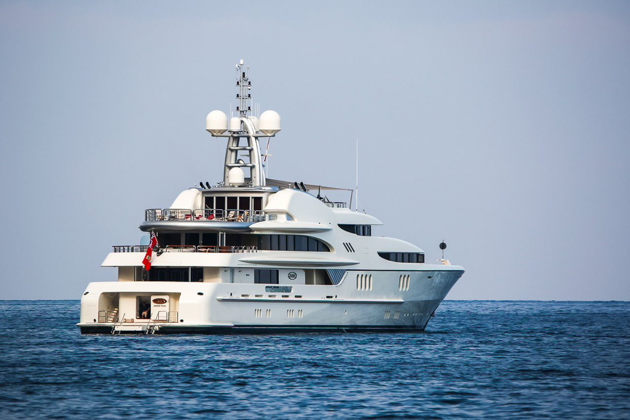 FIREBIRD Yacht • Feadship • 2007 • Owner Unknown Millionaire