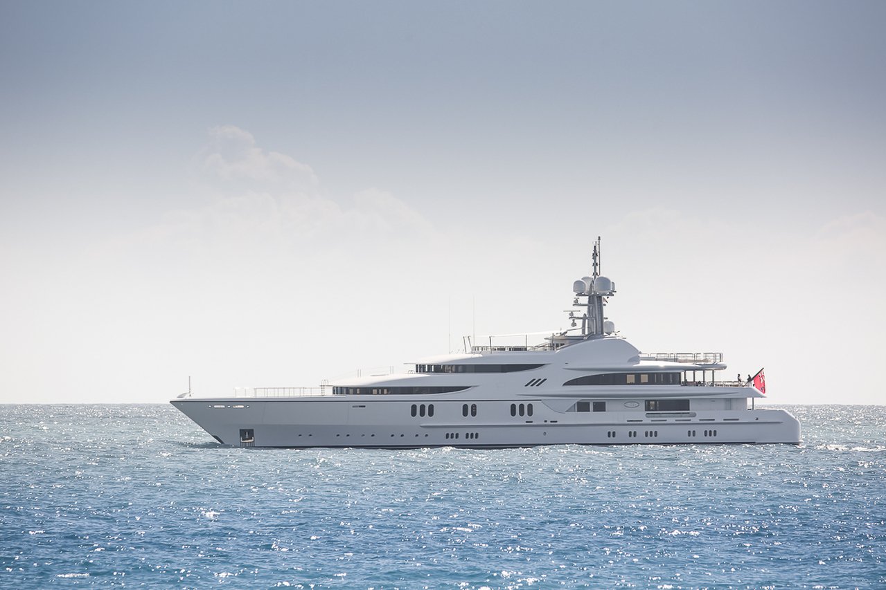 FIREBIRD Yacht • Feadship • 2007 • مالك غير معروف المليونير