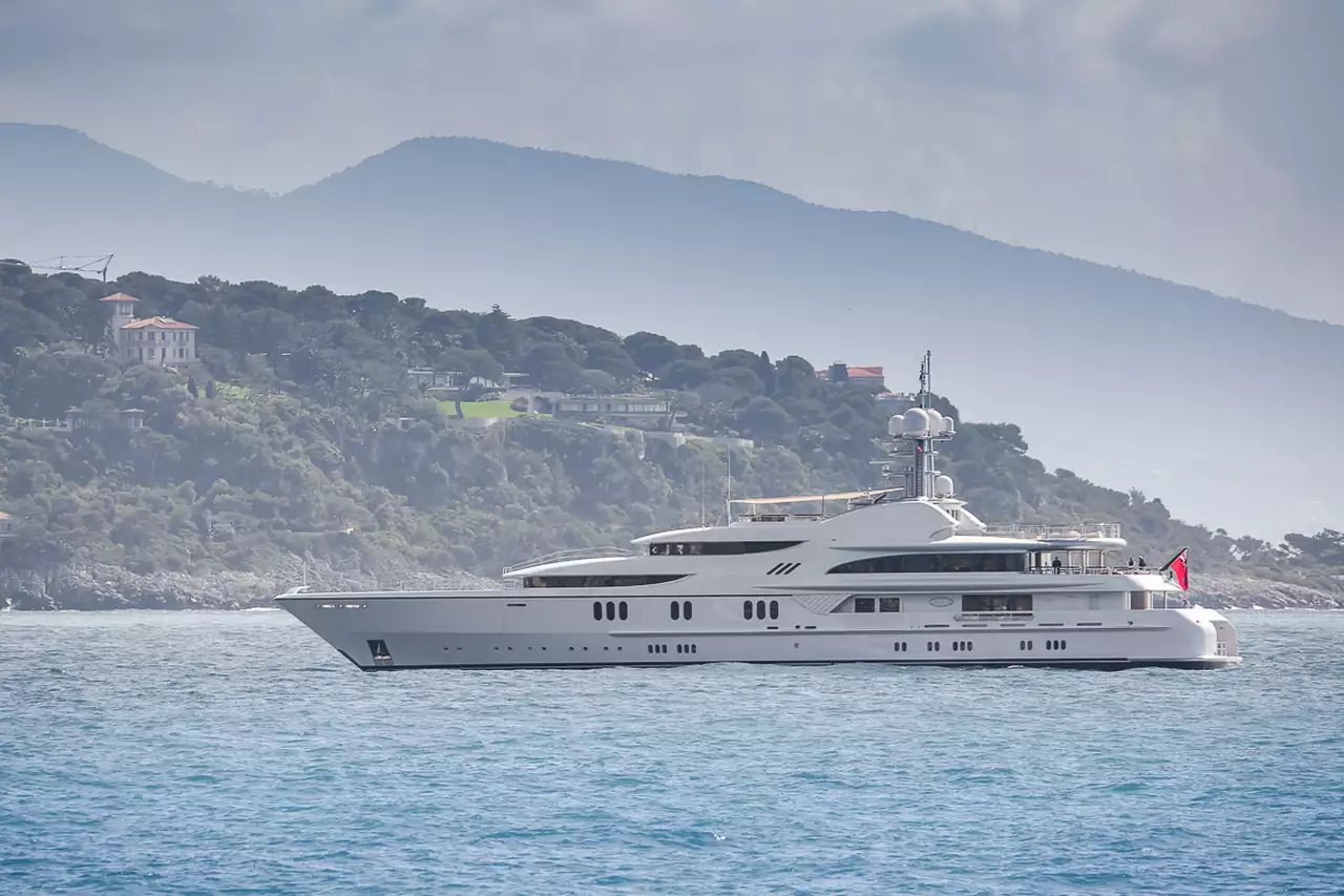 FIREBIRD Yacht • Feadship • 2007 • Proprietario Sconosciuto Milionario