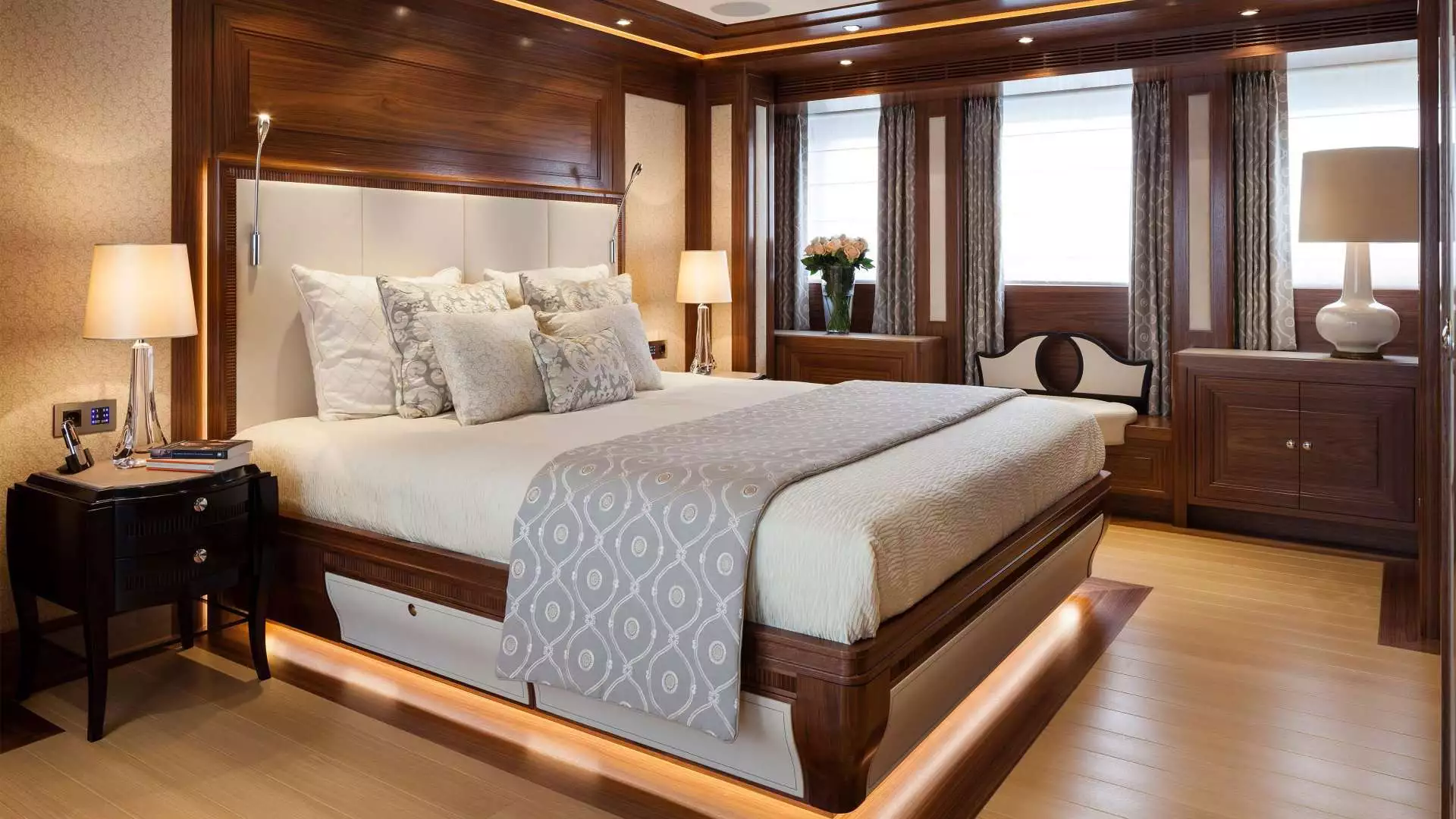 Interior del yate Heesen ARES 