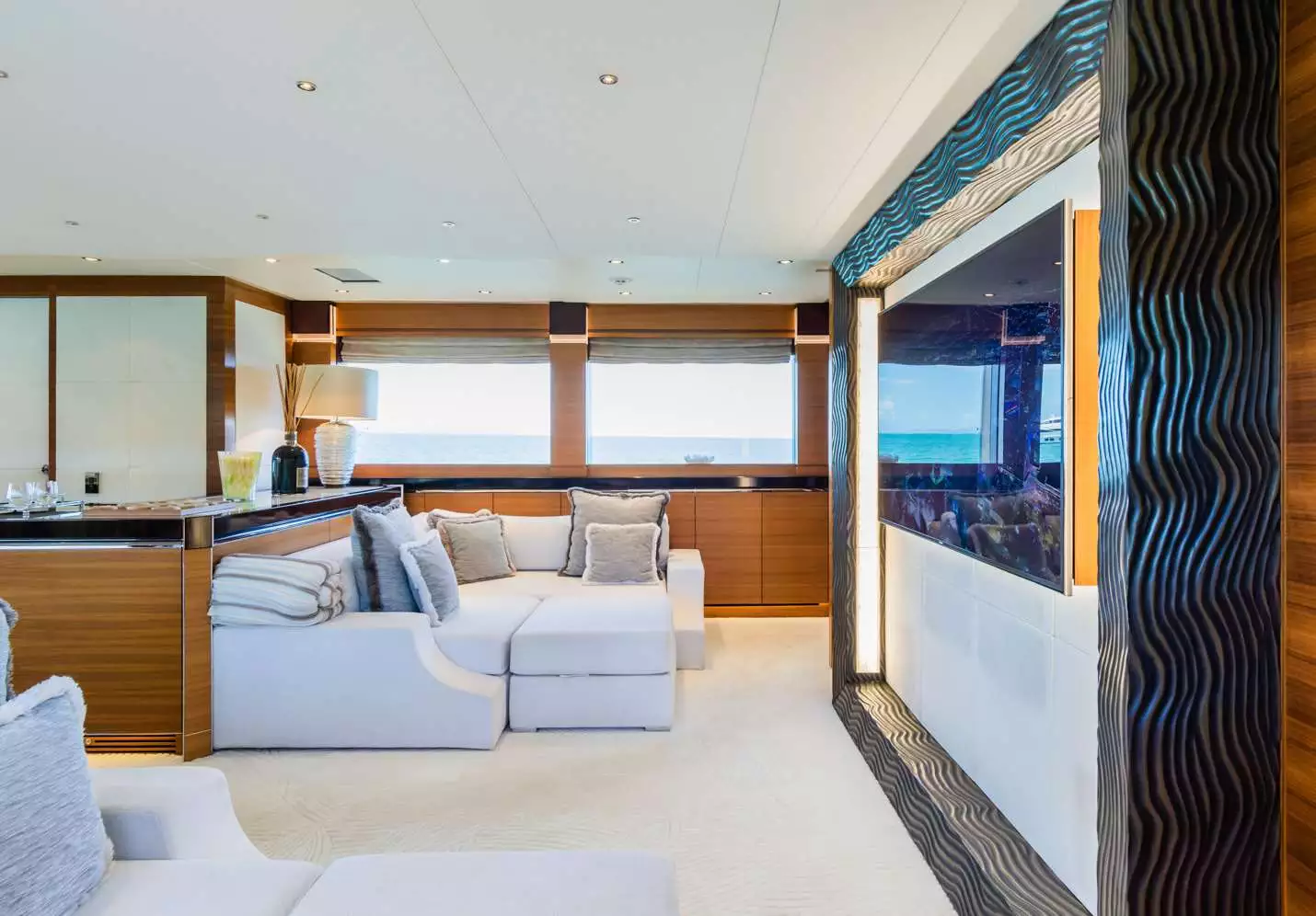 Interior do iate ISA SILVER WIND