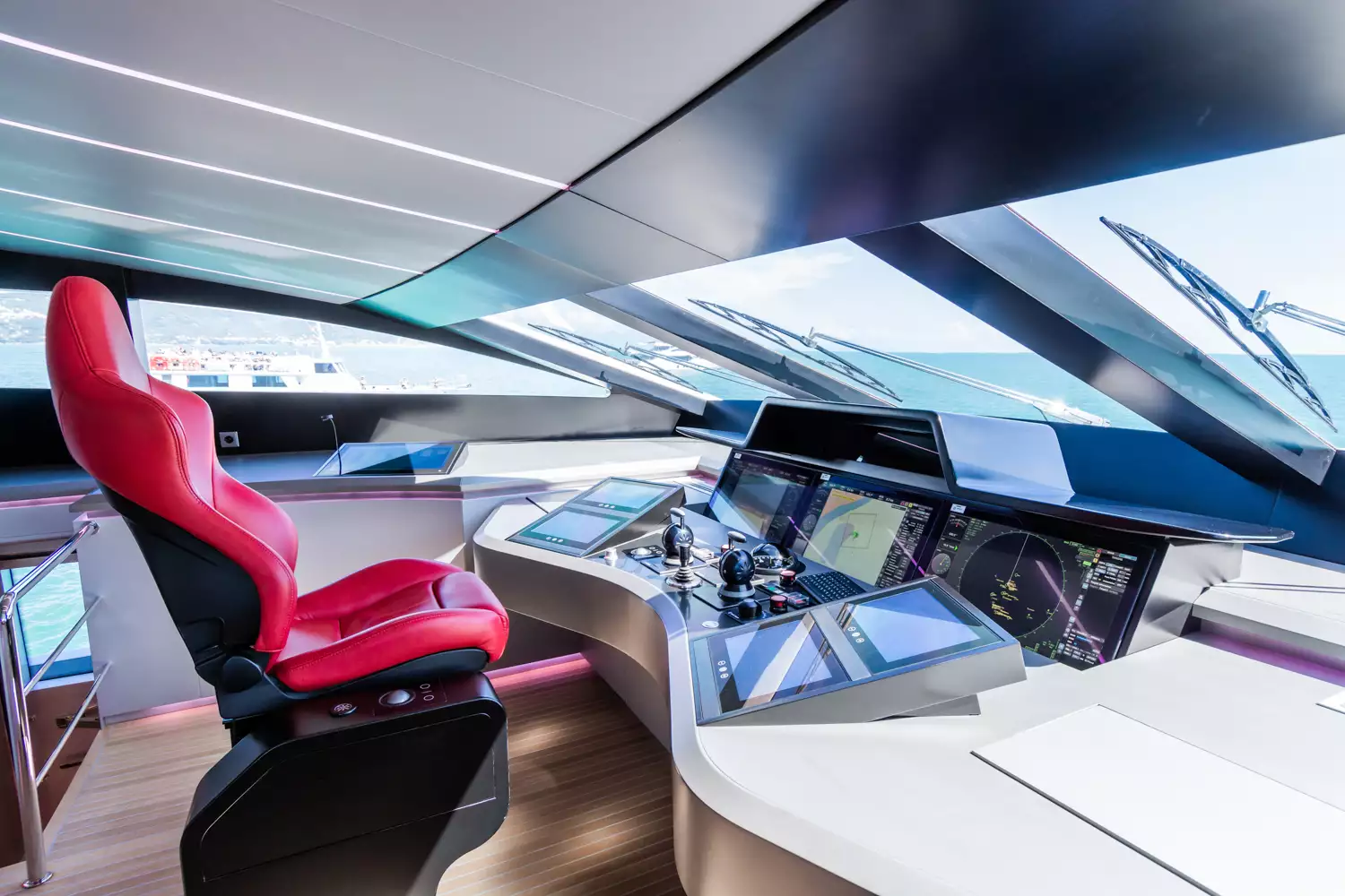 Interior do iate ISA SILVER WIND