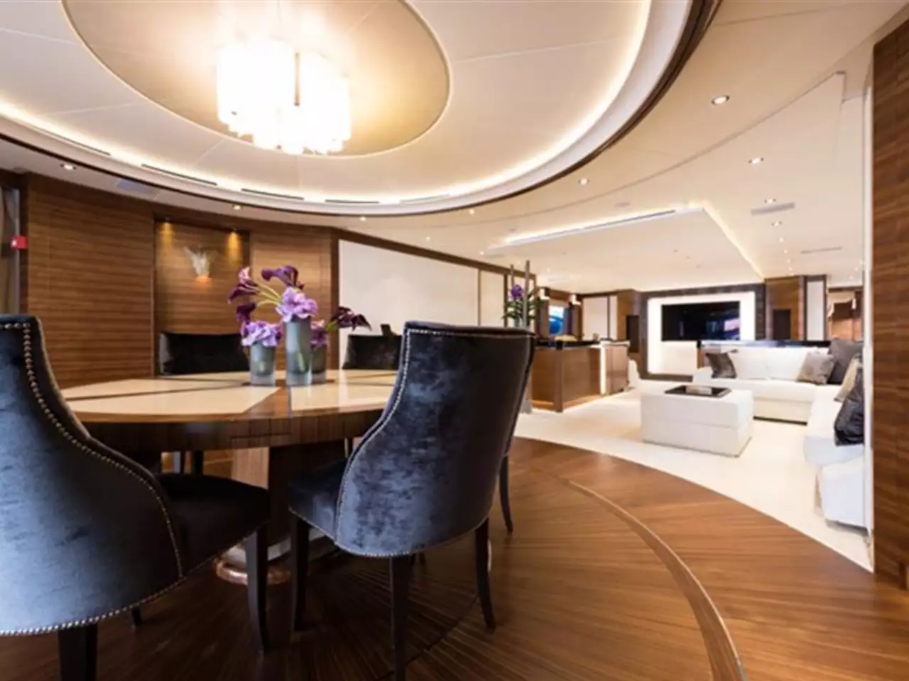 Interior do iate ISA SILVER WIND