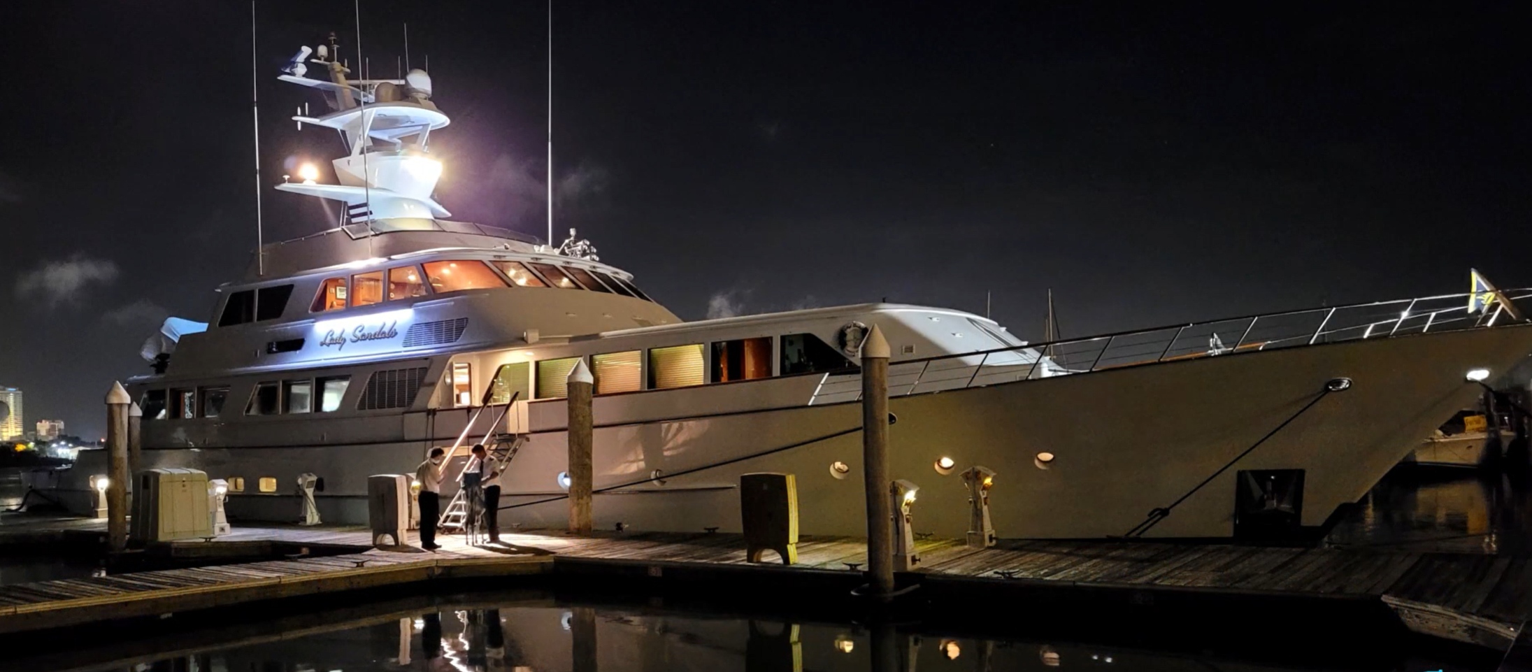 LADY SANDALS Yacht • Feadship • 1985 • Propriétaire Gordon Butch Stewart