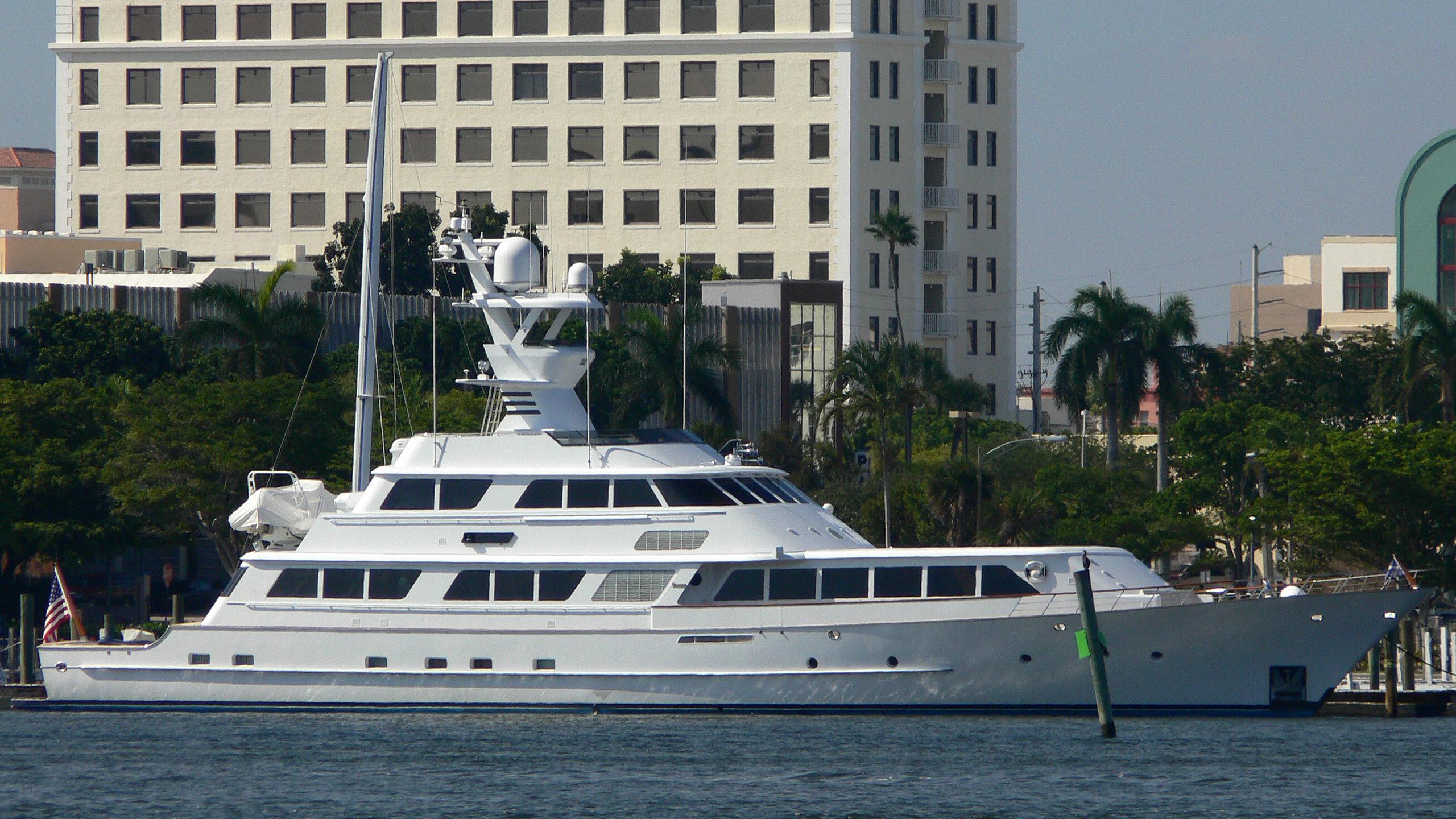 Яхта LADY SANDALS • Feadship • 1985 г. • Владелец Гордон Бутч Стюарт