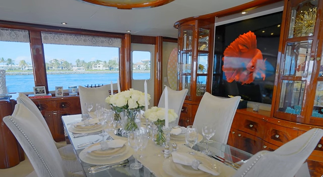 Lazzara Yacht HOPE FLOATS Interior