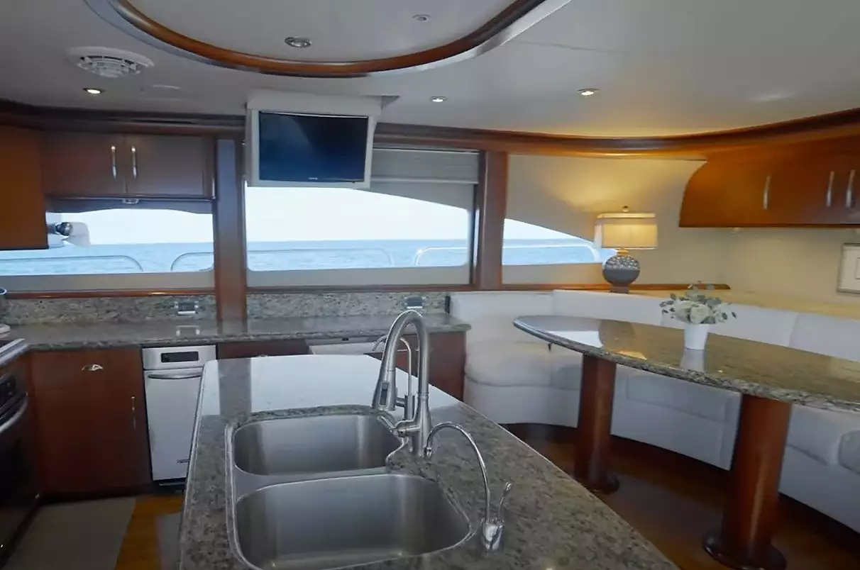 Intérieur du yacht Lazzara HOPE FLOATS