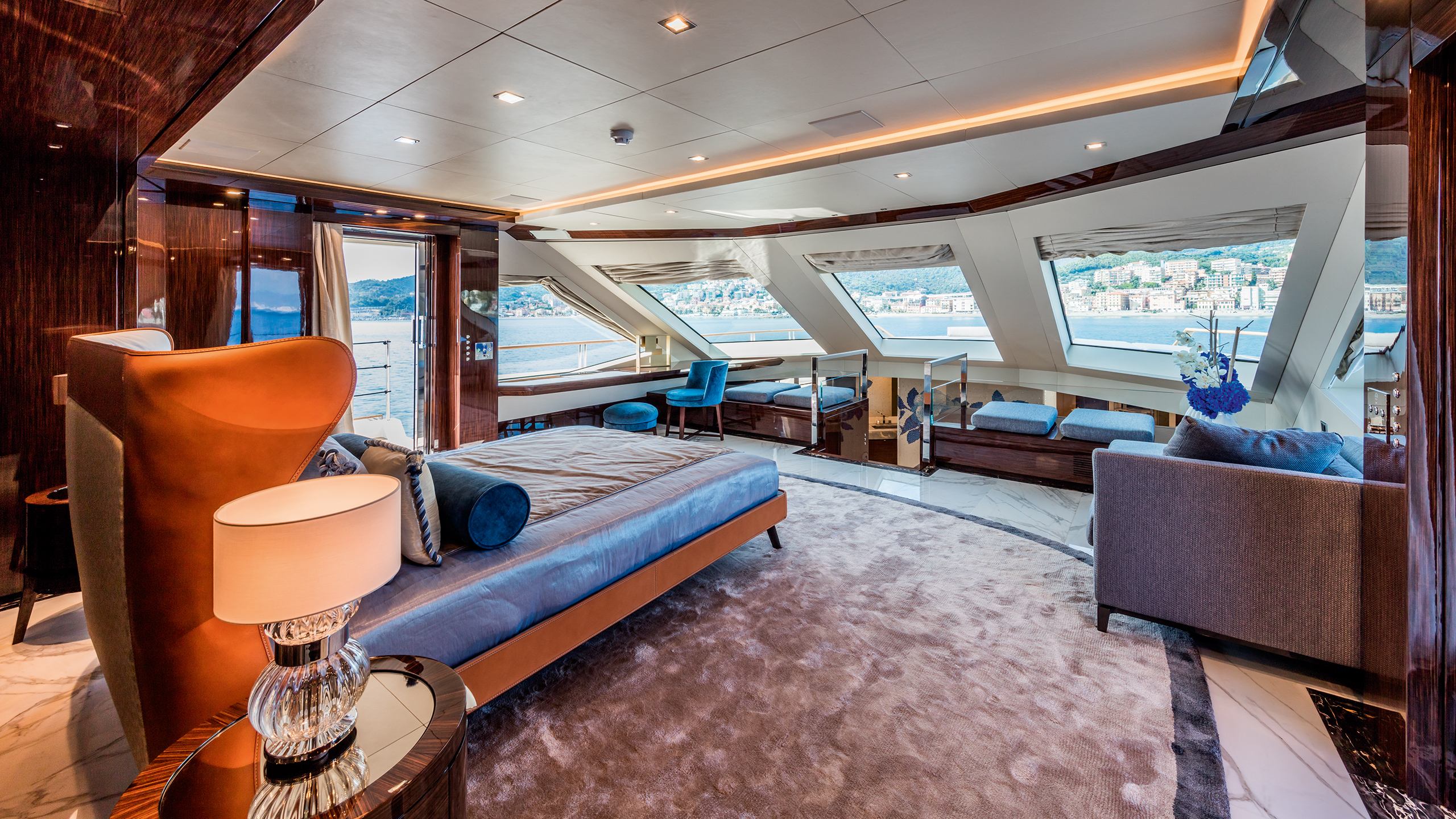 Intérieur du yacht SERENITY Mondomarine