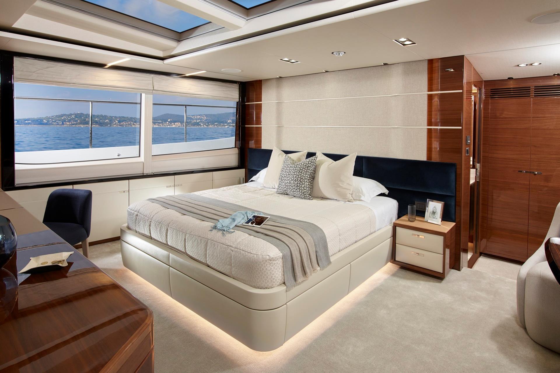 Interni dello yacht Princess BLU PERLA 