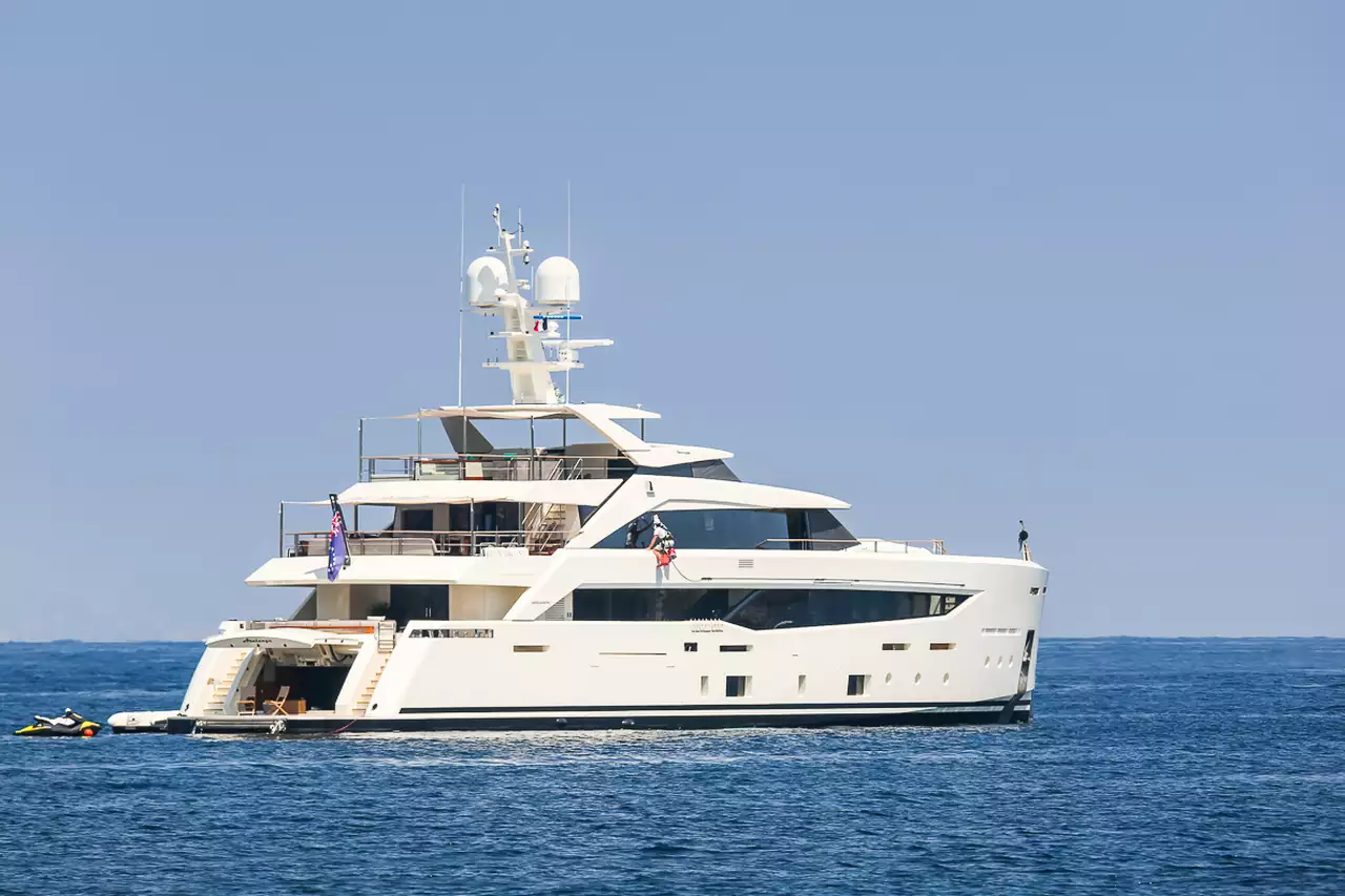 Yate SERENITY • Mondomarine • 2015 • Propietario Bahrainí Millonario