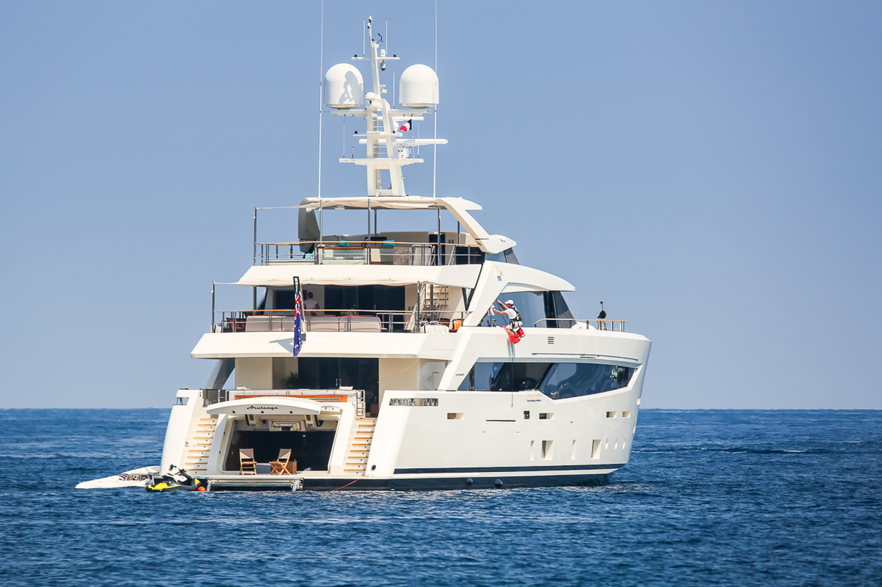 Yate SERENITY • Mondomarine • 2015 • Propietario Bahrainí Millonario