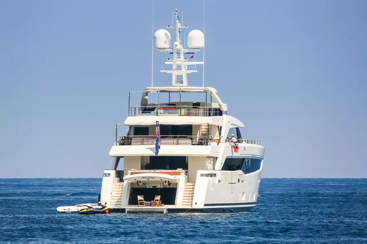 Yate SERENITY • Mondomarine • 2015 • Propietario Bahrainí Millonario