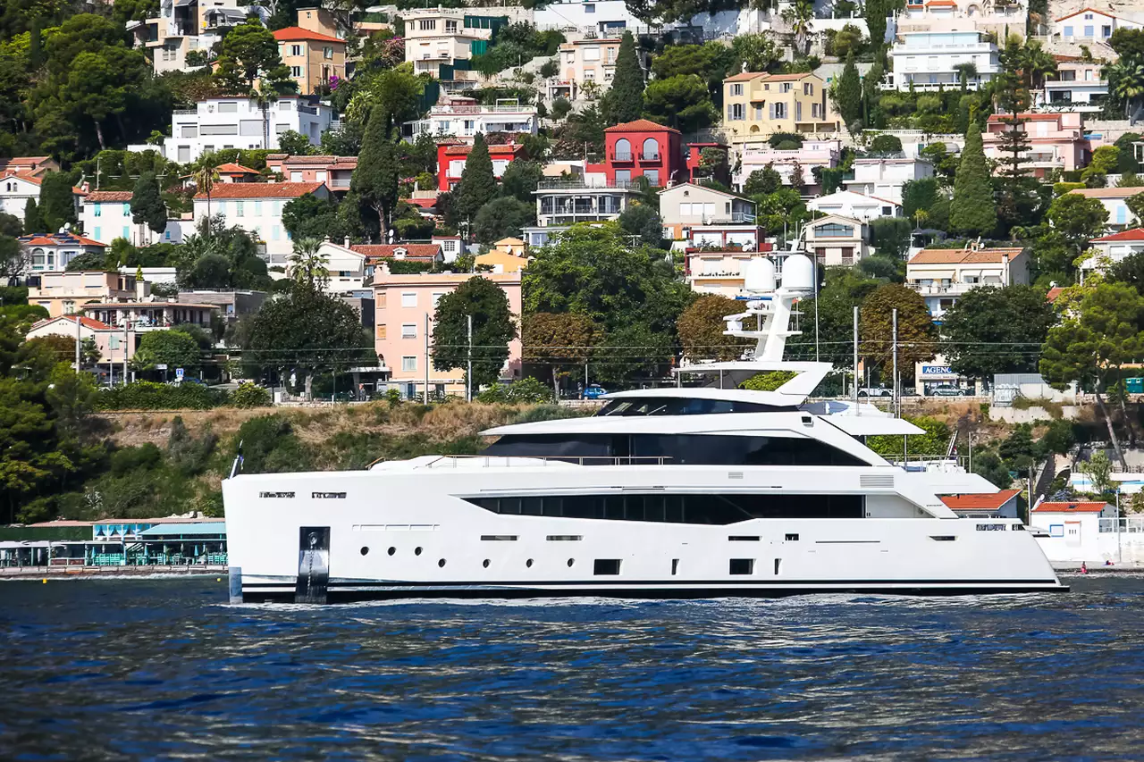 SERENITY Yacht • Mondomarine • 2015 • Propriétaire Bahraini Millionaire