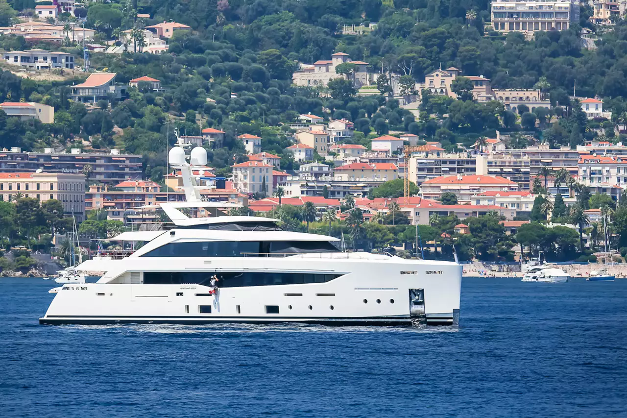 Yate SERENITY • Mondomarine • 2015 • Propietario Bahrainí Millonario