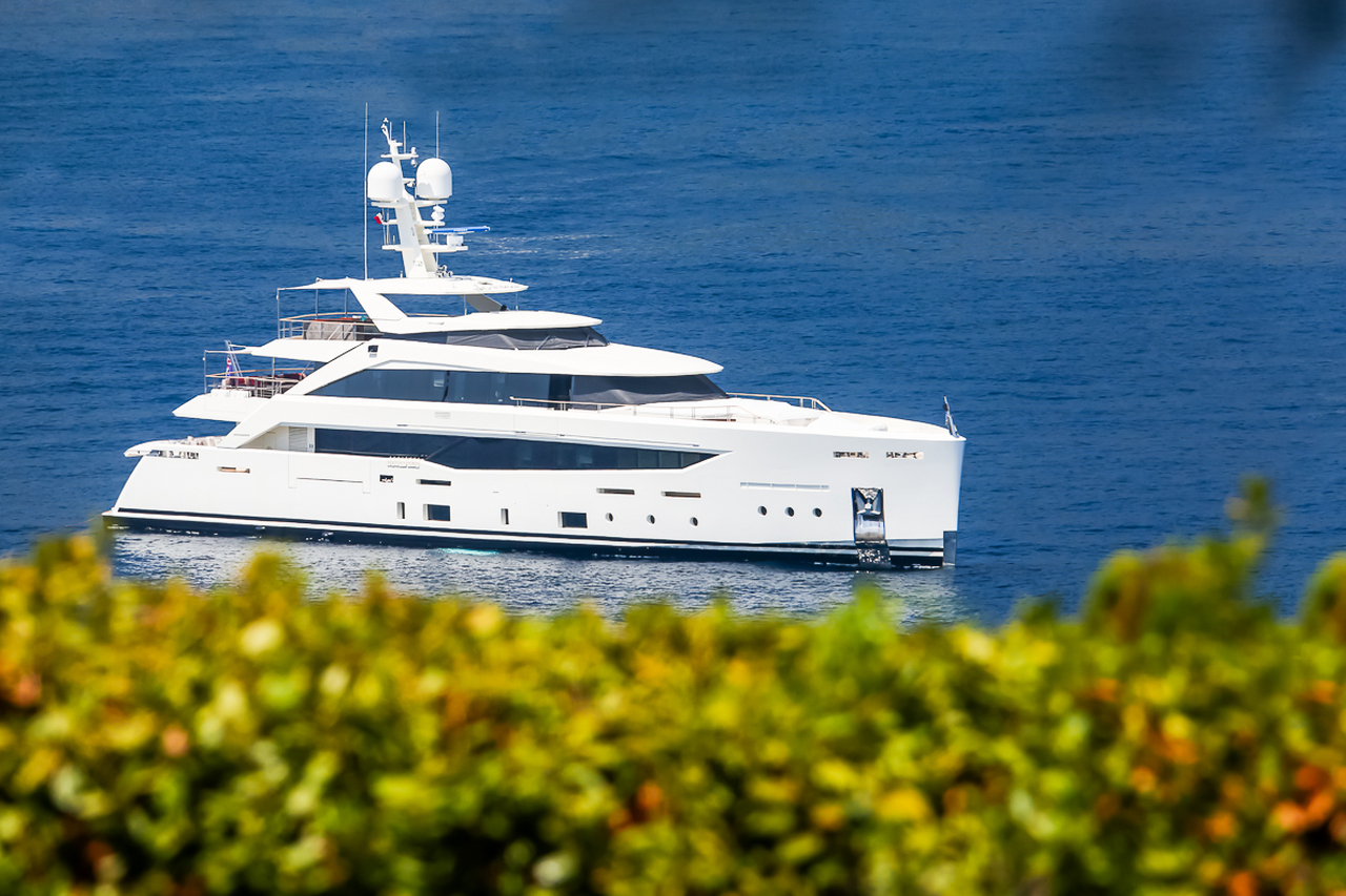 Yate SERENITY • Mondomarine • 2015 • Propietario Bahrainí Millonario