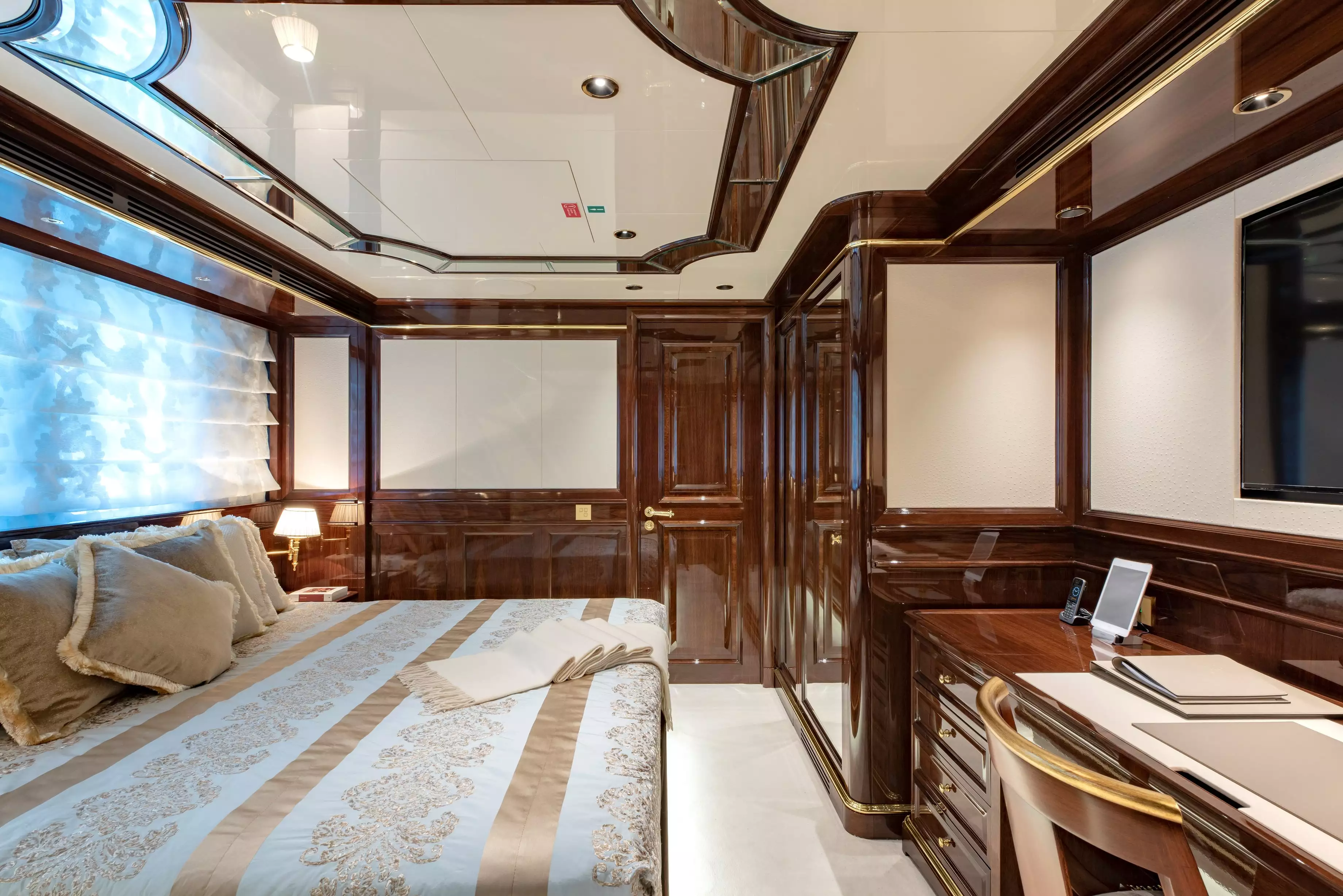 Yacht San Lorenzo LADY LENA intérieur 