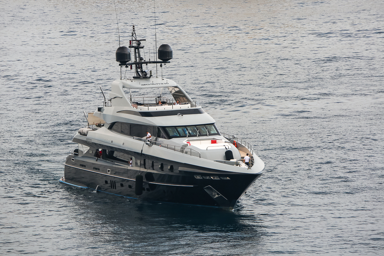 Yate THE SHADOW • Mondomarine • 2013 • Propietario Millonario europeo 