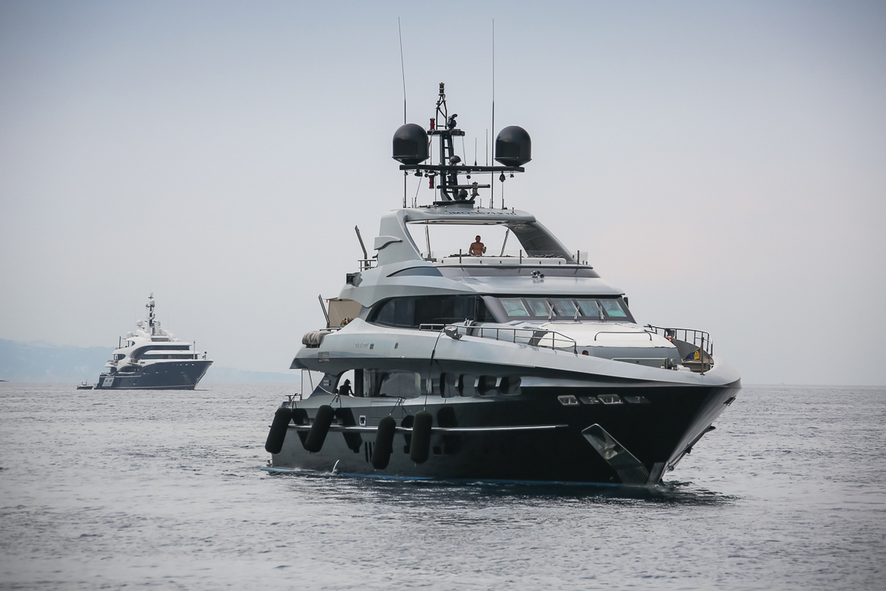 Yate THE SHADOW • Mondomarine • 2013 • Propietario Millonario europeo