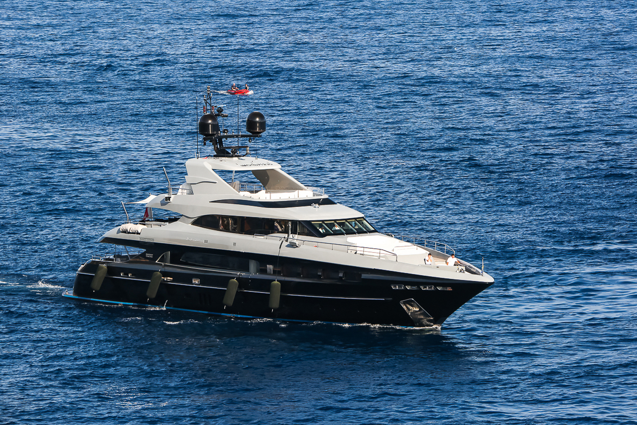 THE SHADOW Yacht • Mondomarine • 2013 • Armatore European Millionaire 