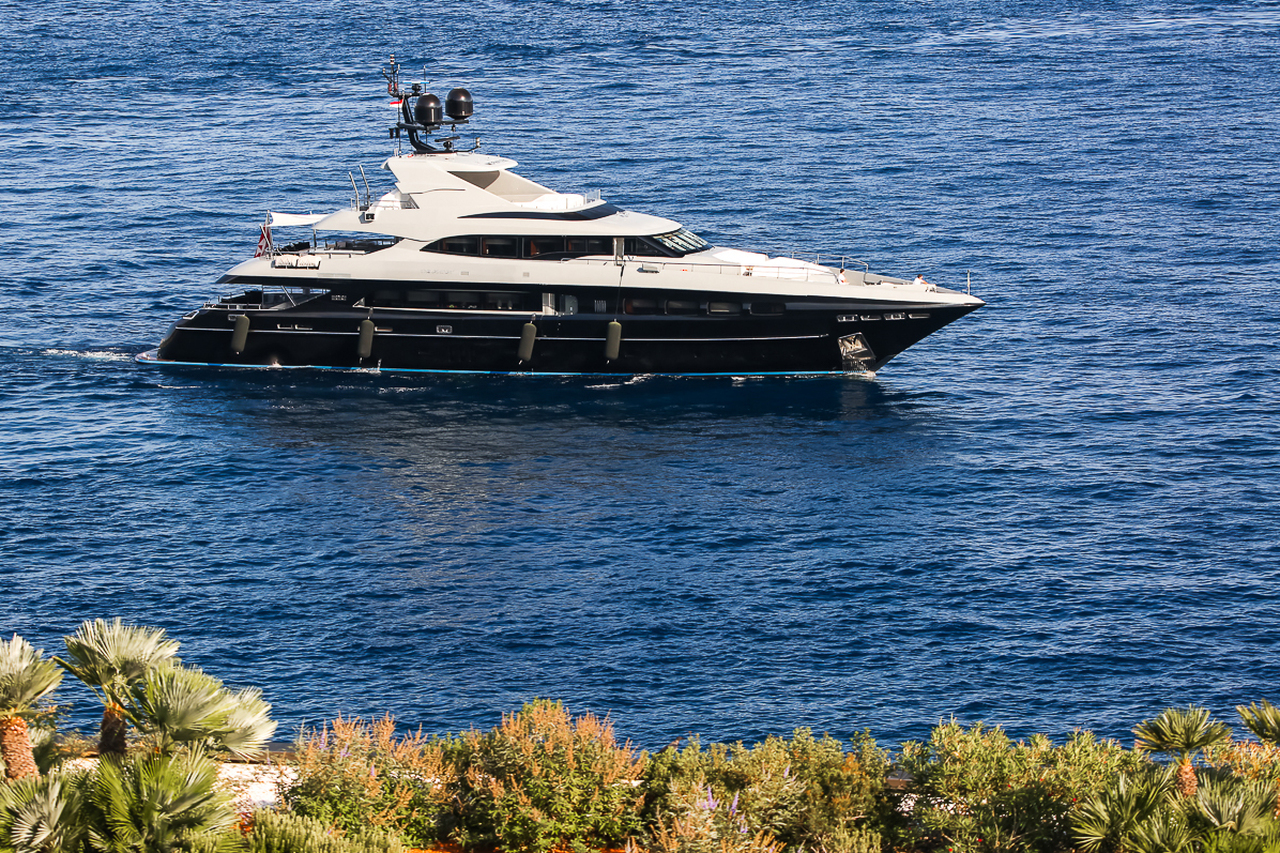 THE SHADOW Yacht • Mondomarine • 2013 • Owner European Millionaire 