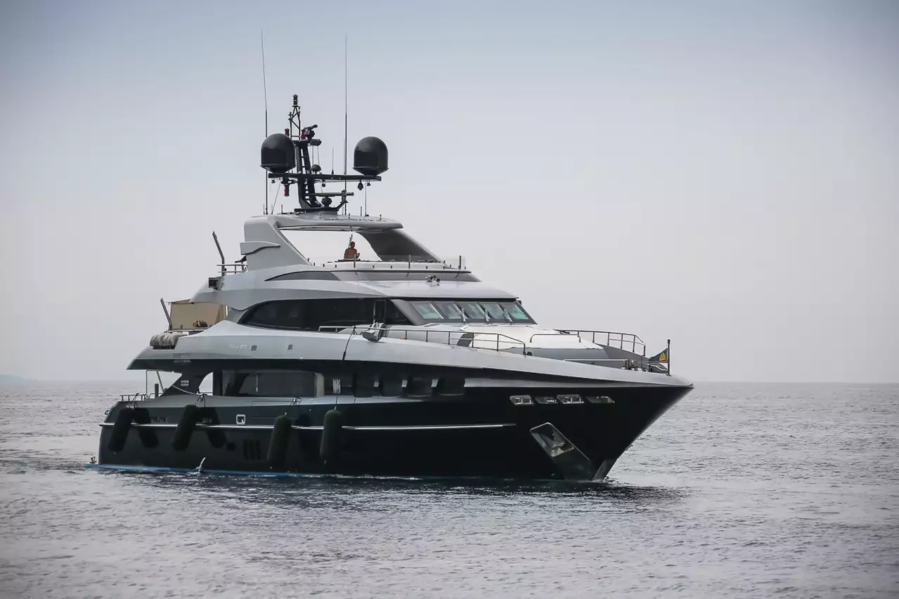 Yate THE SHADOW • Mondomarine • 2013 • Propietario Millonario europeo