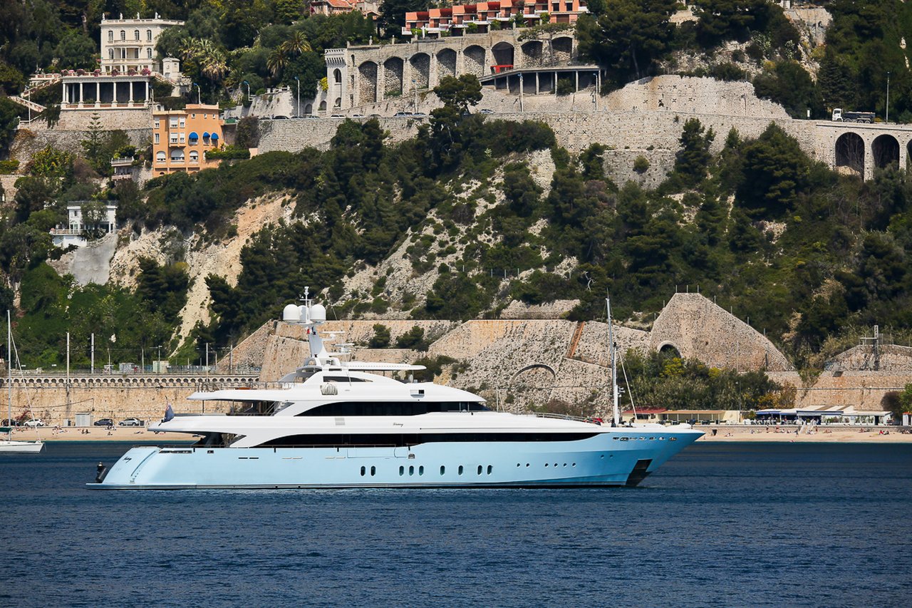 VERTIGO Yacht • Golden Yachts • 2007 • Owner Gulf Area based Millionaire
