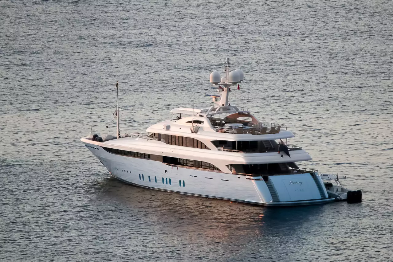 VERTIGO Yacht • Golden Yachts • 2007 • Владелец, миллионер из региона Персидского залива.