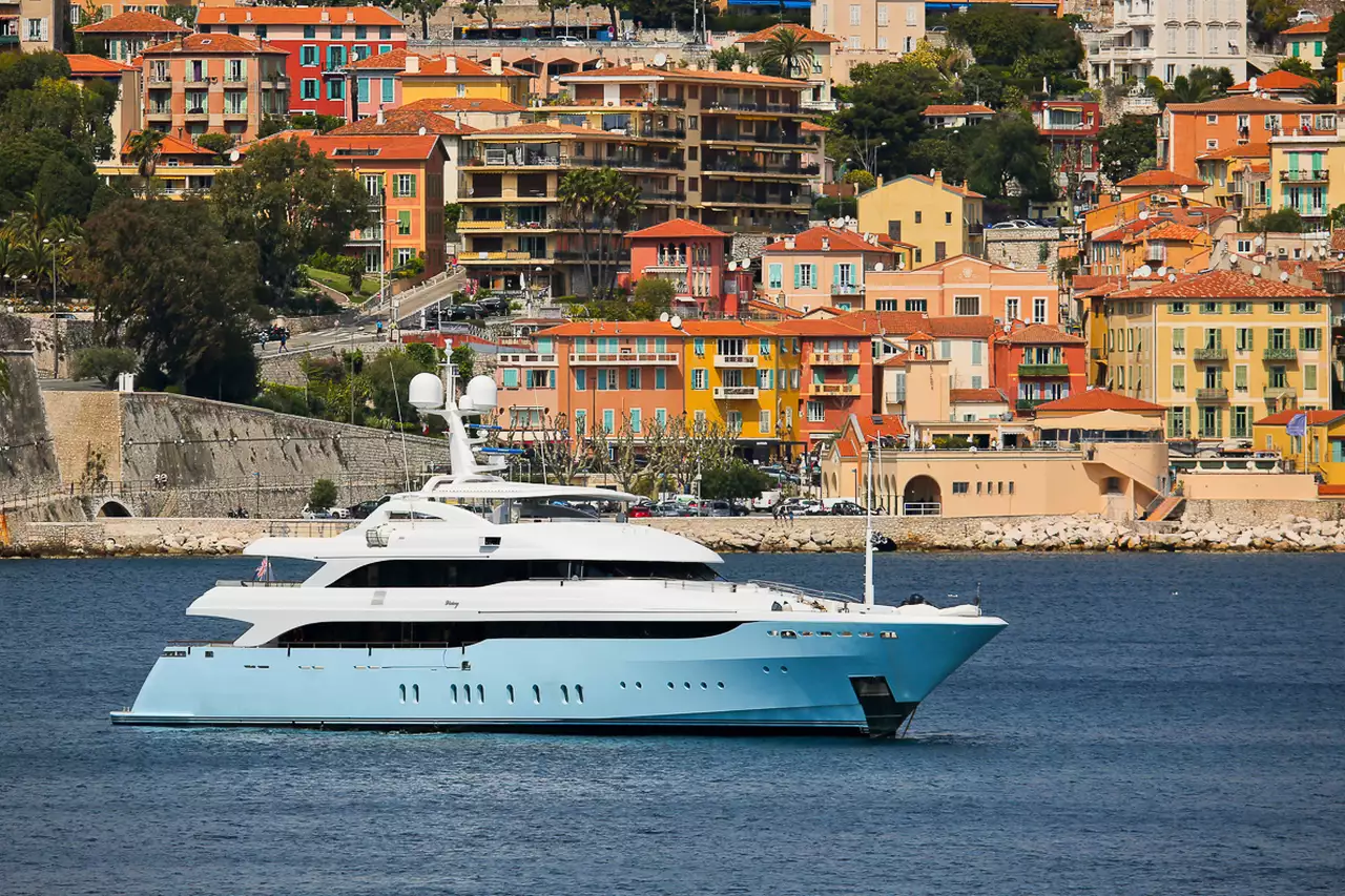 VERTIGO Yacht • Golden Yachts • 2007 • Owner Gulf Area based Millionaire