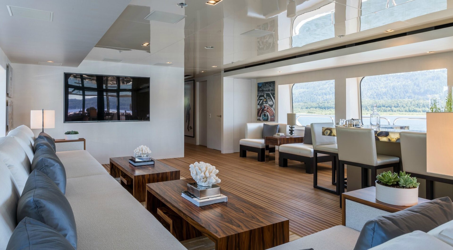 Christensen yacht CHASSEUR interior