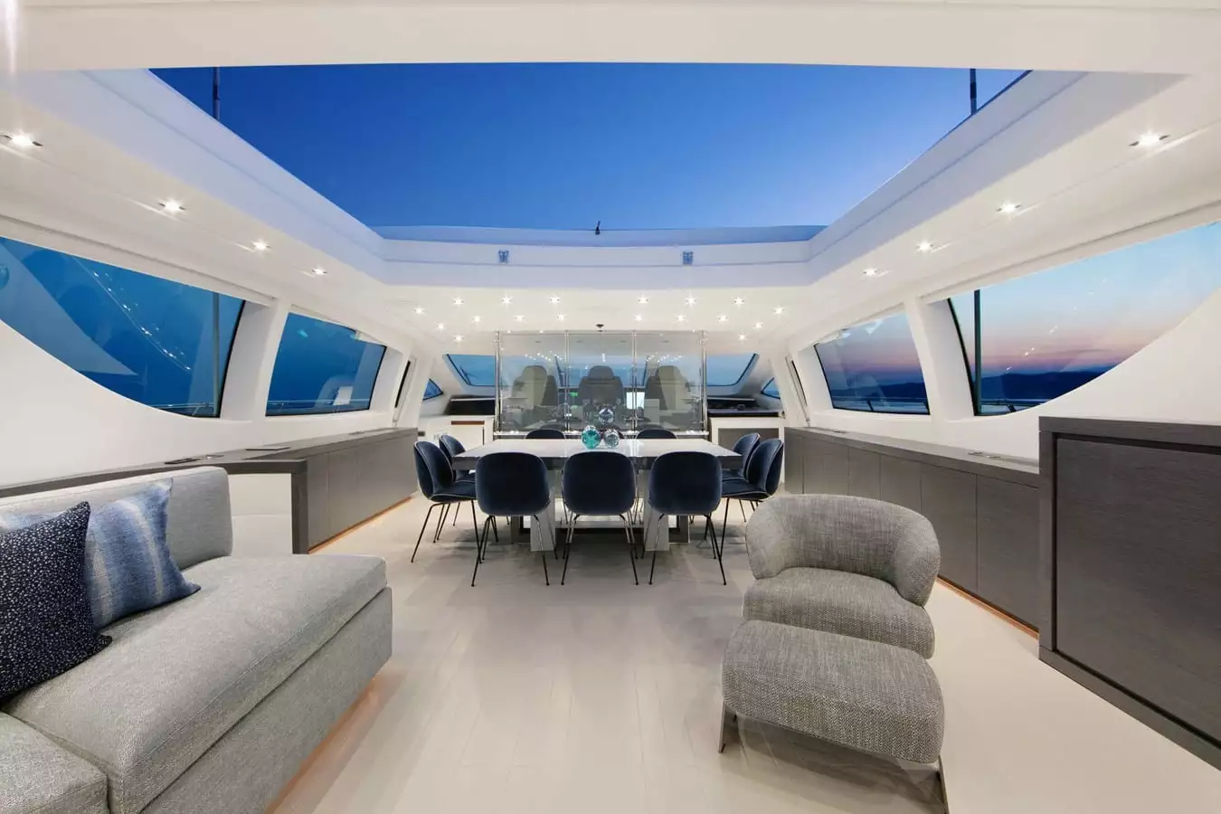 Interior del yate Mangusta 130 Veni Vidi Vici