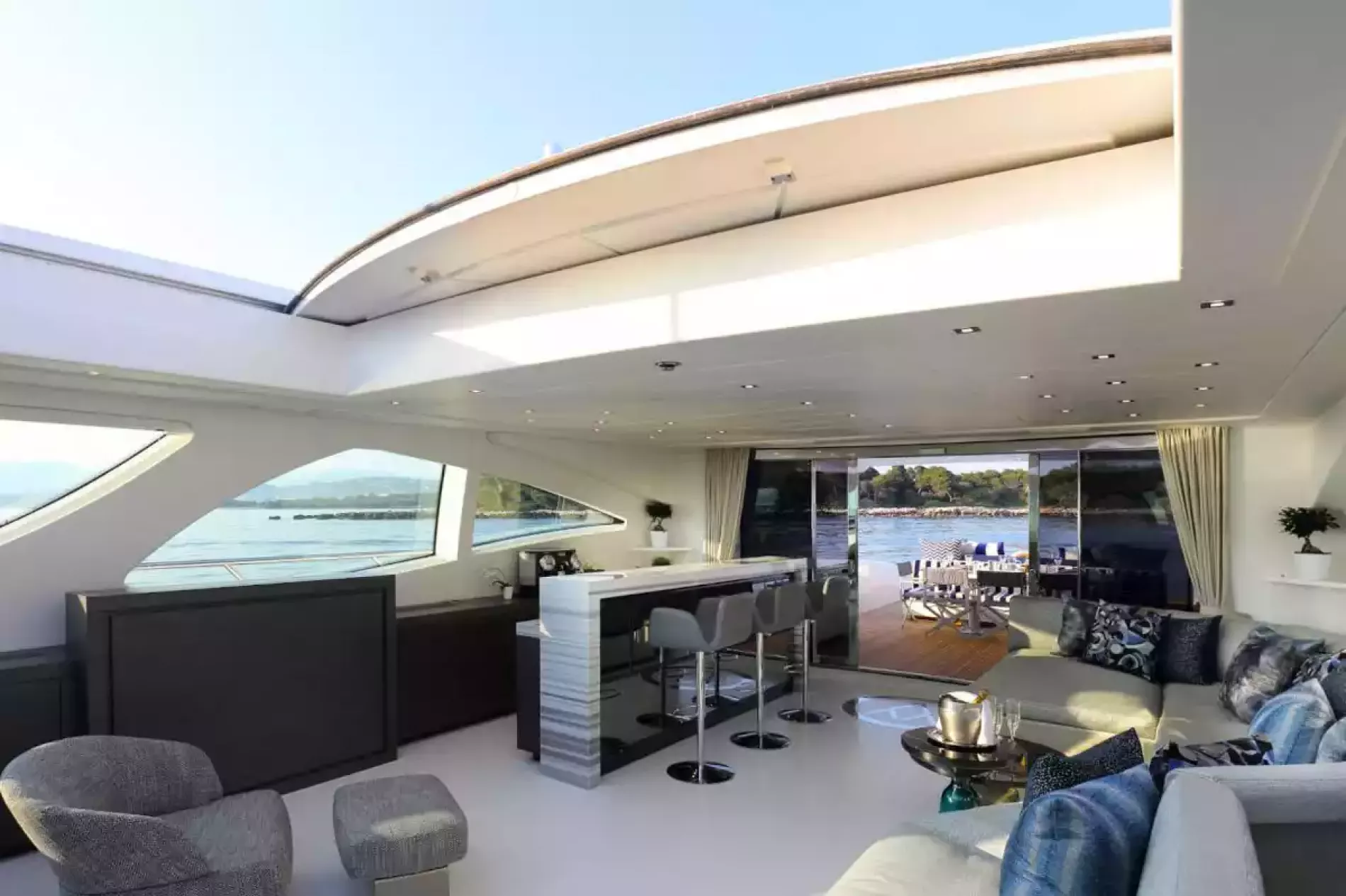 Mangusta 130 yacht Veni Vidi Vici interior