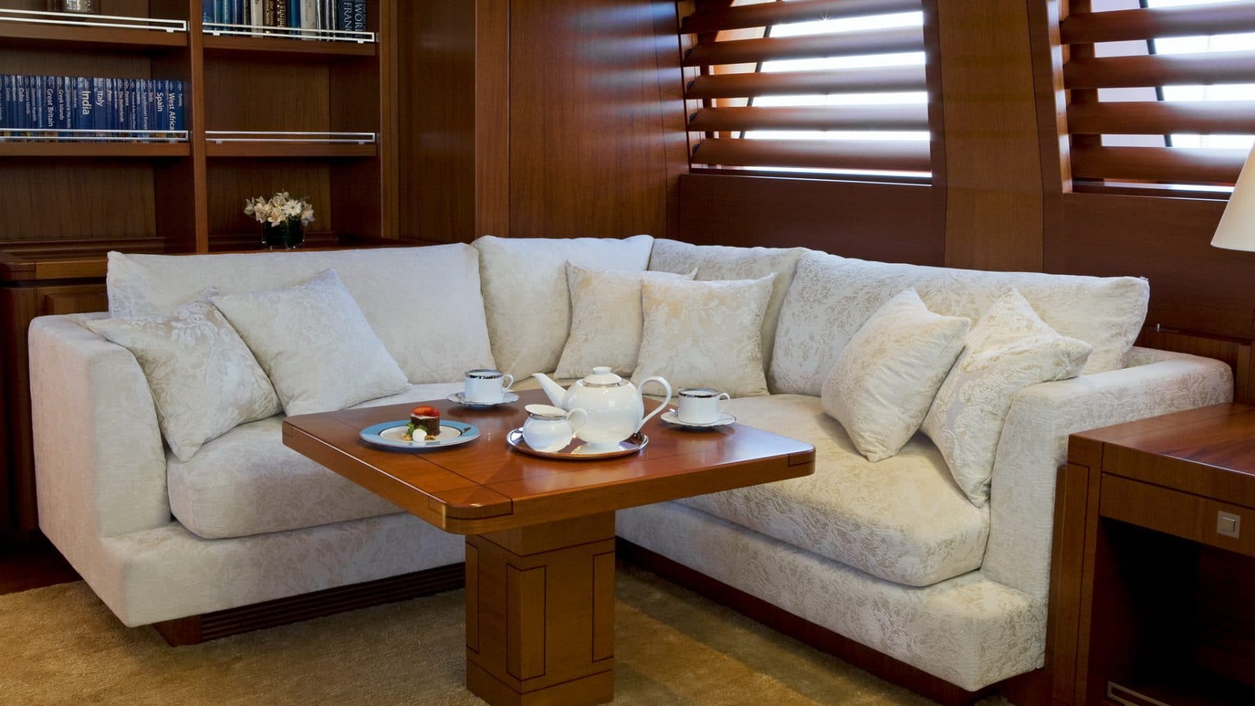 Royal Huisman Zeiljacht Etherisch interieur