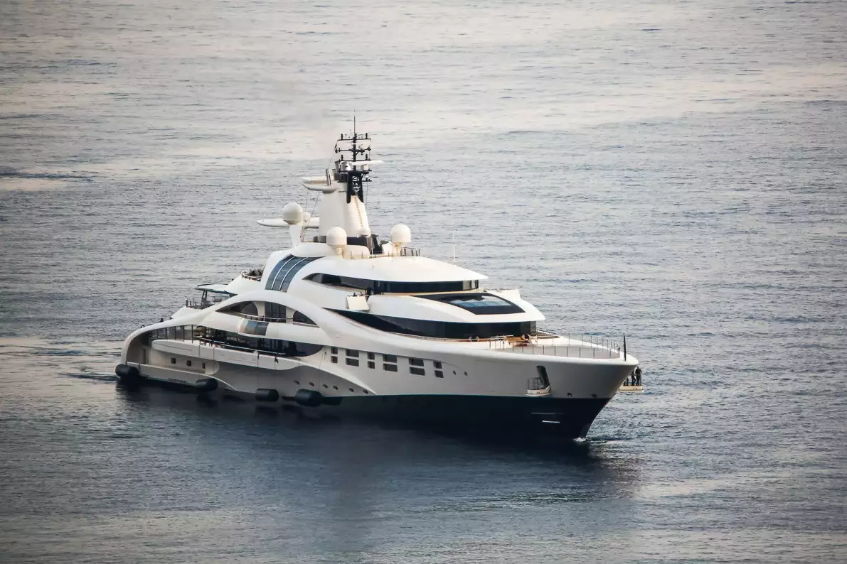 Attessa V Yacht • Blohm and Voss • 2010 • Valeur $200M • Propriétaire Dennis Washington