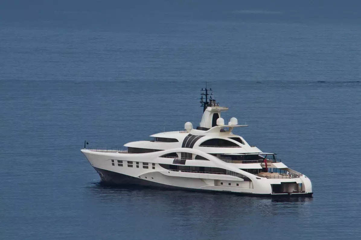 Attessa V Yacht • Blohm en Voss • 2010 • Waarde $200M • Eigenaar Dennis Washington