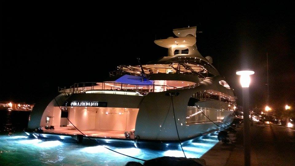 Attessa V Yacht • Blohm und Voss • 2010 • Wert $200M • Eigentümer Dennis Washington