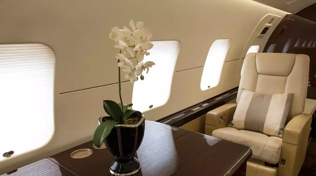 N500BF Bombardier Global 6000 طائرة خاصة بريان فرنسا