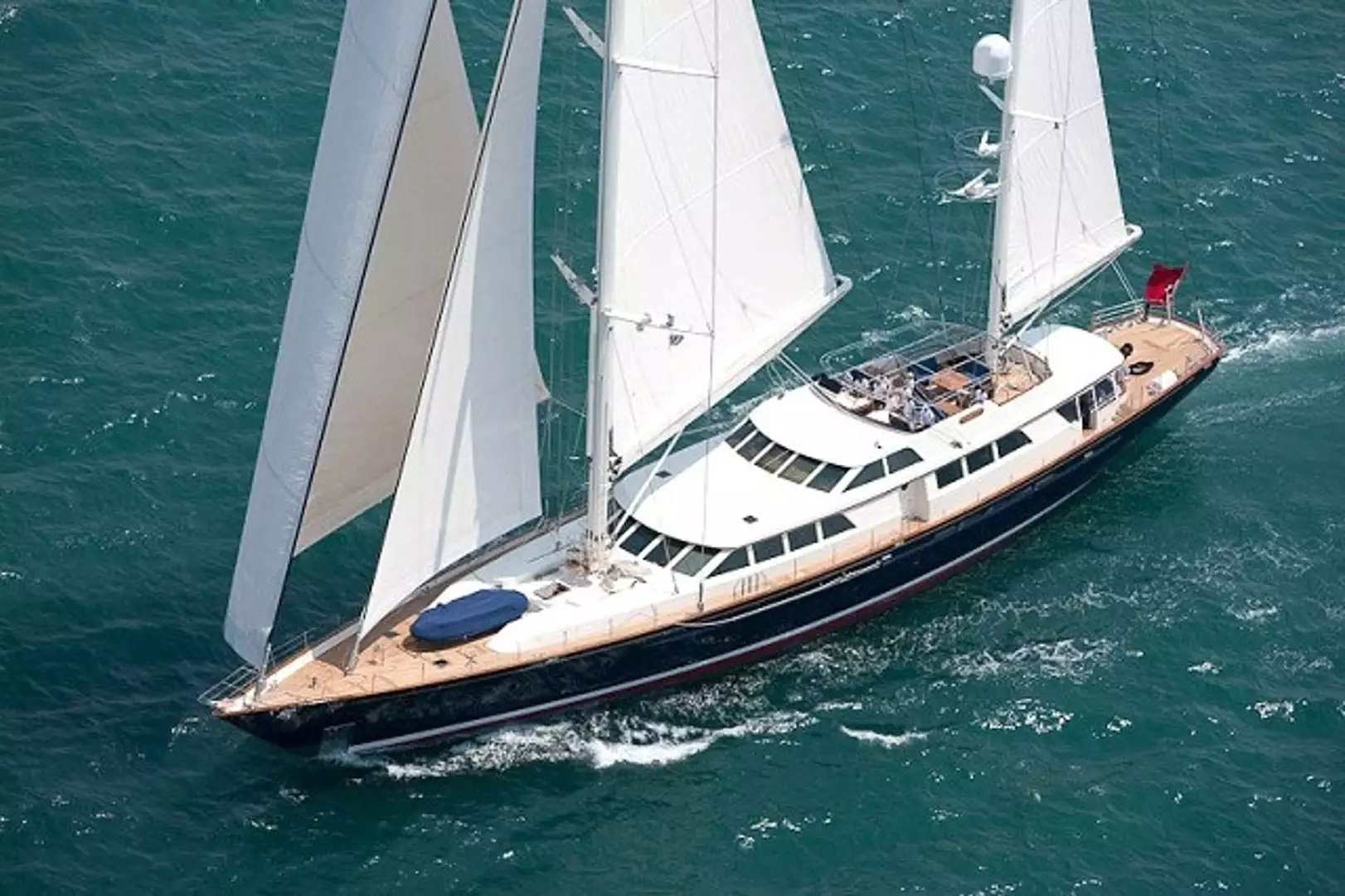 Iate NAZENIN V • RMK Marine • 2009 • Proprietário Mustafa Rahmi Koc