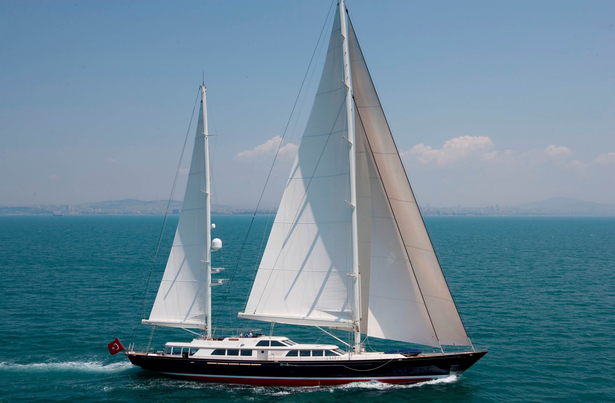 Iate NAZENIN V • RMK Marine • 2009 • Proprietário Mustafa Rahmi Koc
