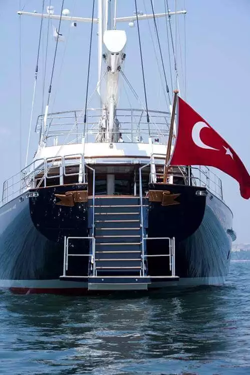 NAZENIN V Yacht • RMK Marine • 2009 • Propriétaire Mustafa Rahmi Koc