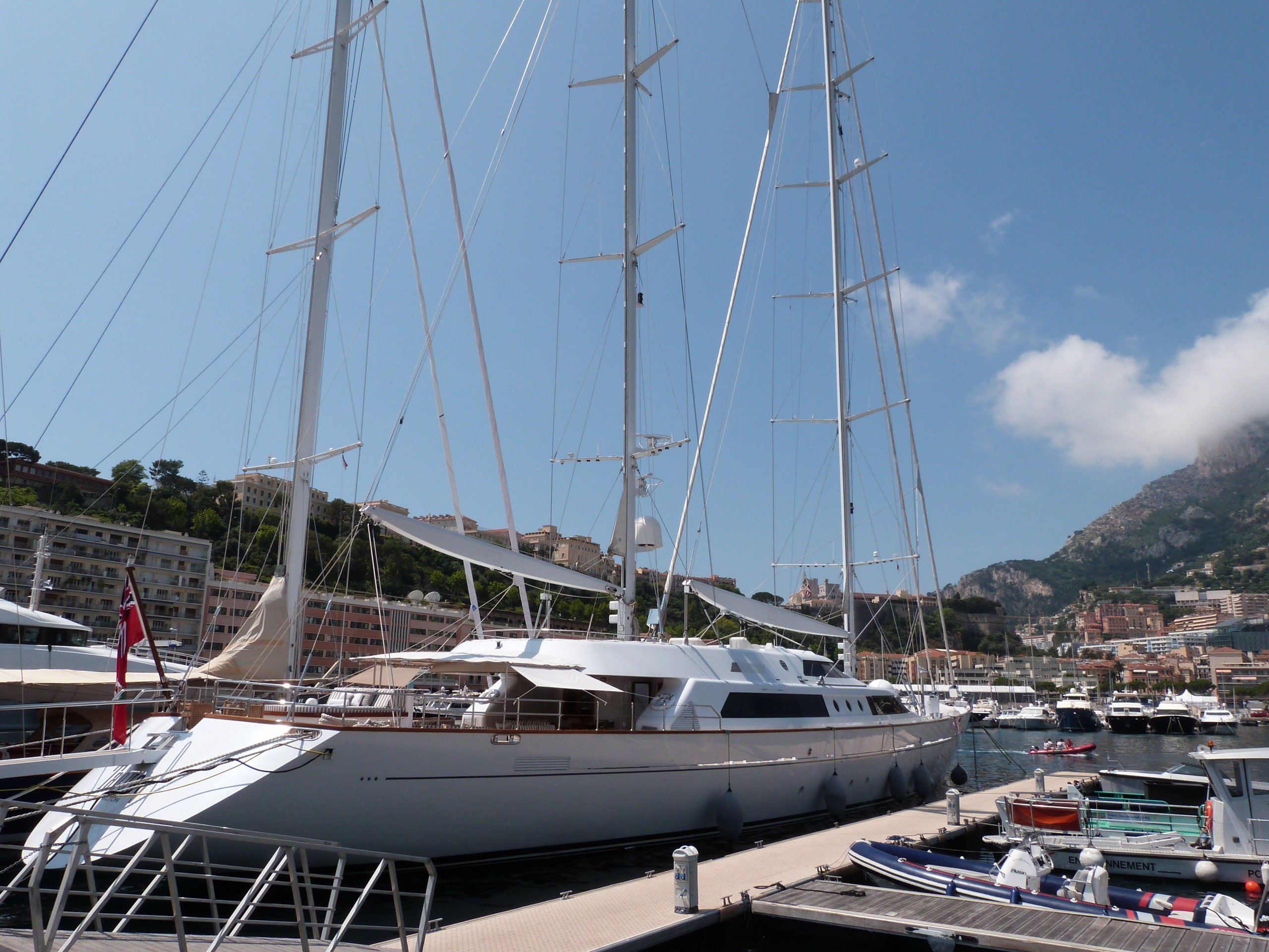 Yate TAOUEY • Perini Navi • 1994 • Propietario Jean-Claude Mimran