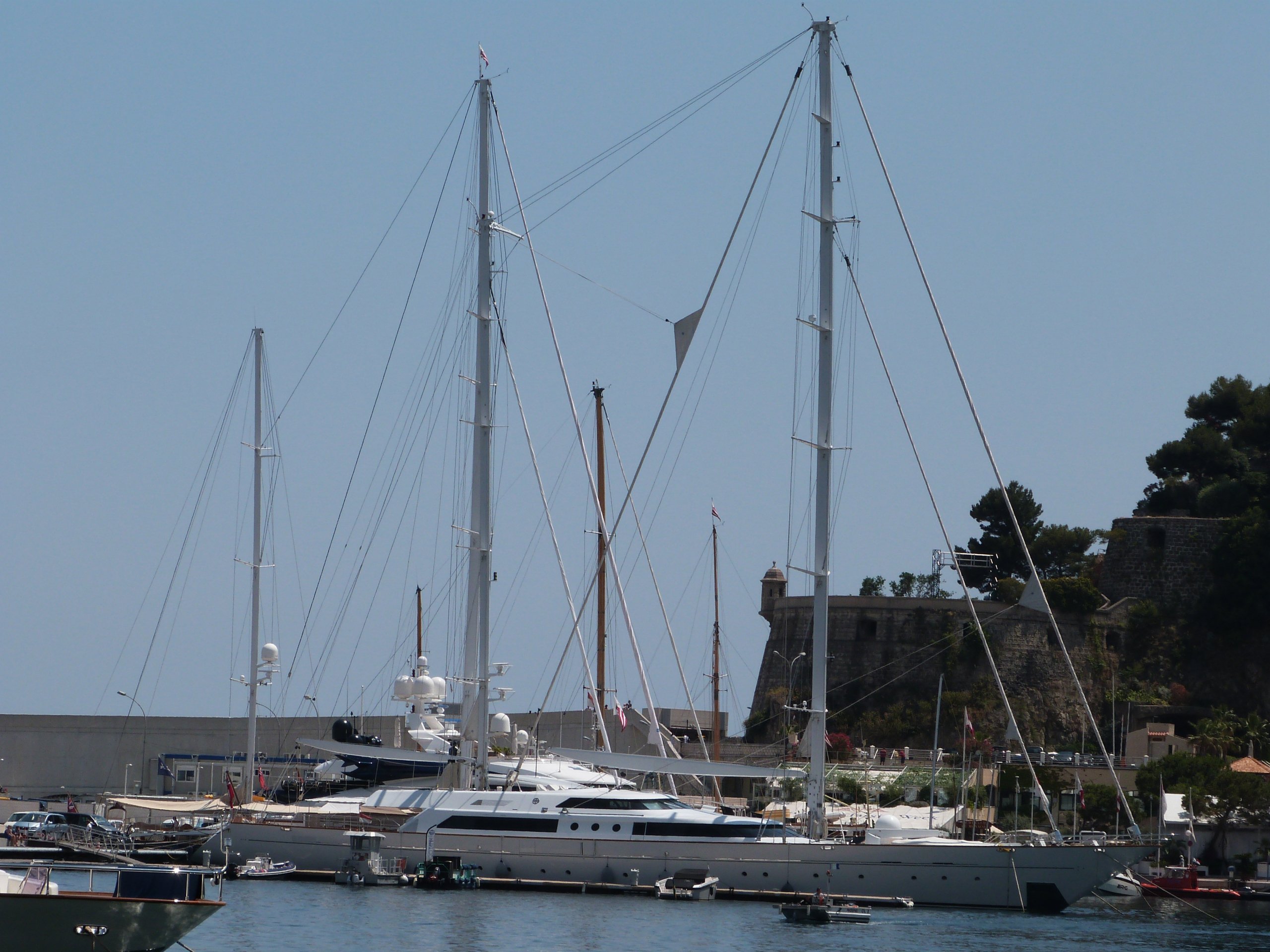 Yate TAOUEY • Perini Navi • 1994 • Propietario Jean-Claude Mimran