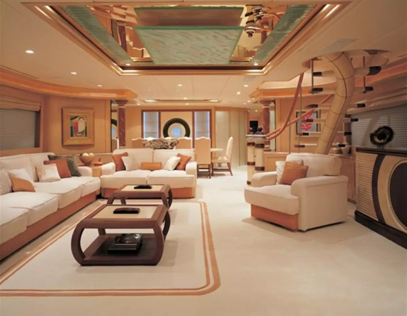 Interno della cattiva compagnia dello yacht Trinity