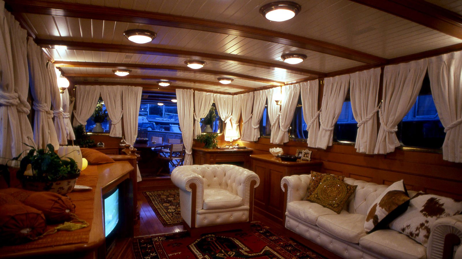 yacht Lady May of Glandore interior