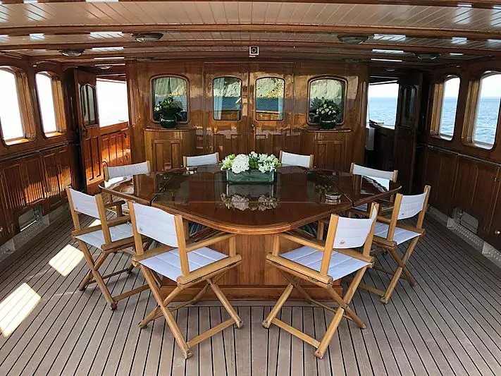 yacht Lady May de l'intérieur de Glandore