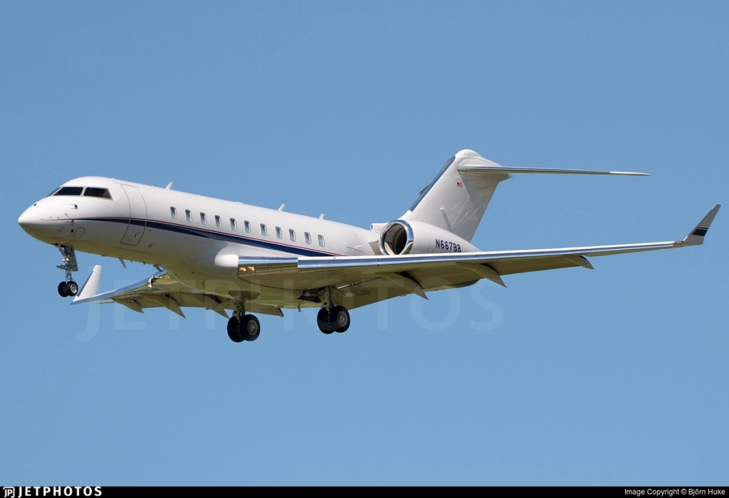 N667BB Bombardier GLobal  5000 Felix Baker