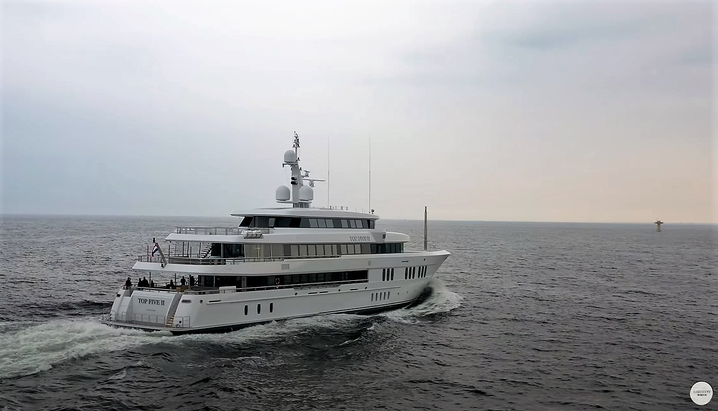 TOP FIVE II Yacht di Terry Pegula • Hakvoort • 2021