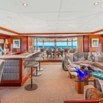 Interiore dell'OCEAN CLUB dell'yacht della trinità