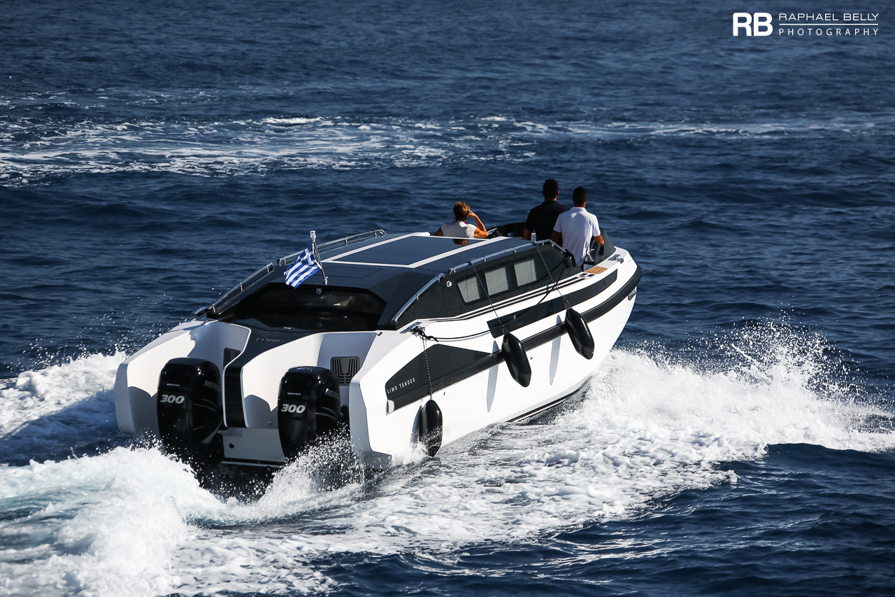 Tender To Serenity Yacht • Limousine • Konig